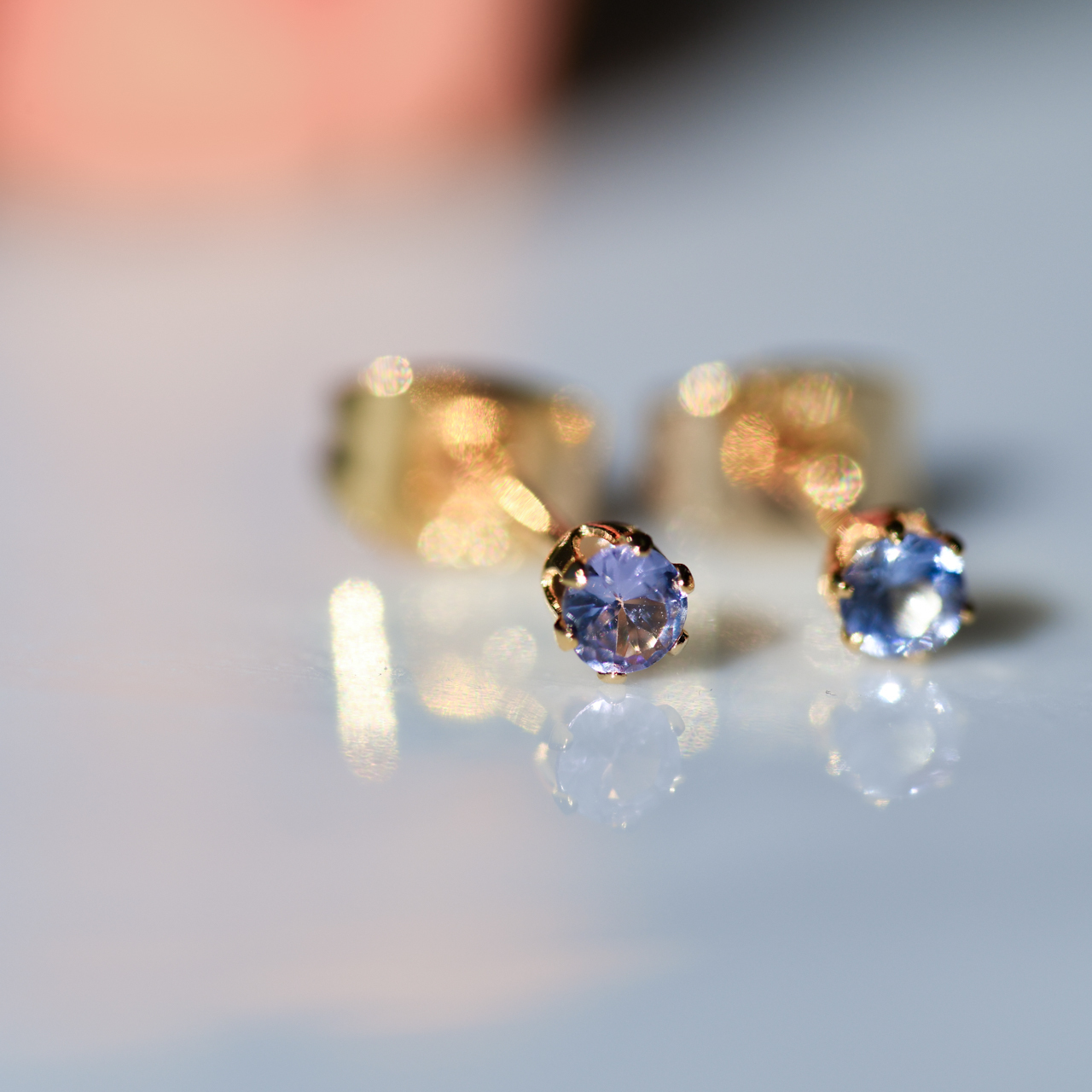 高品質タンザナイトのミニピアス セカンドピアス 天然石 金属アレルギー対応 オフィス 仕事 職場 通勤 シンプル 極小 小さい 目立たない アクセサリー パワーストーン [No.122]