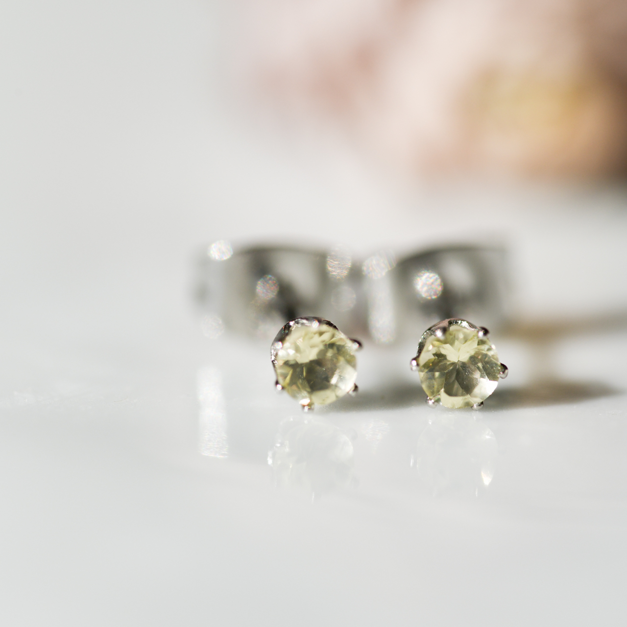 ミニピアス